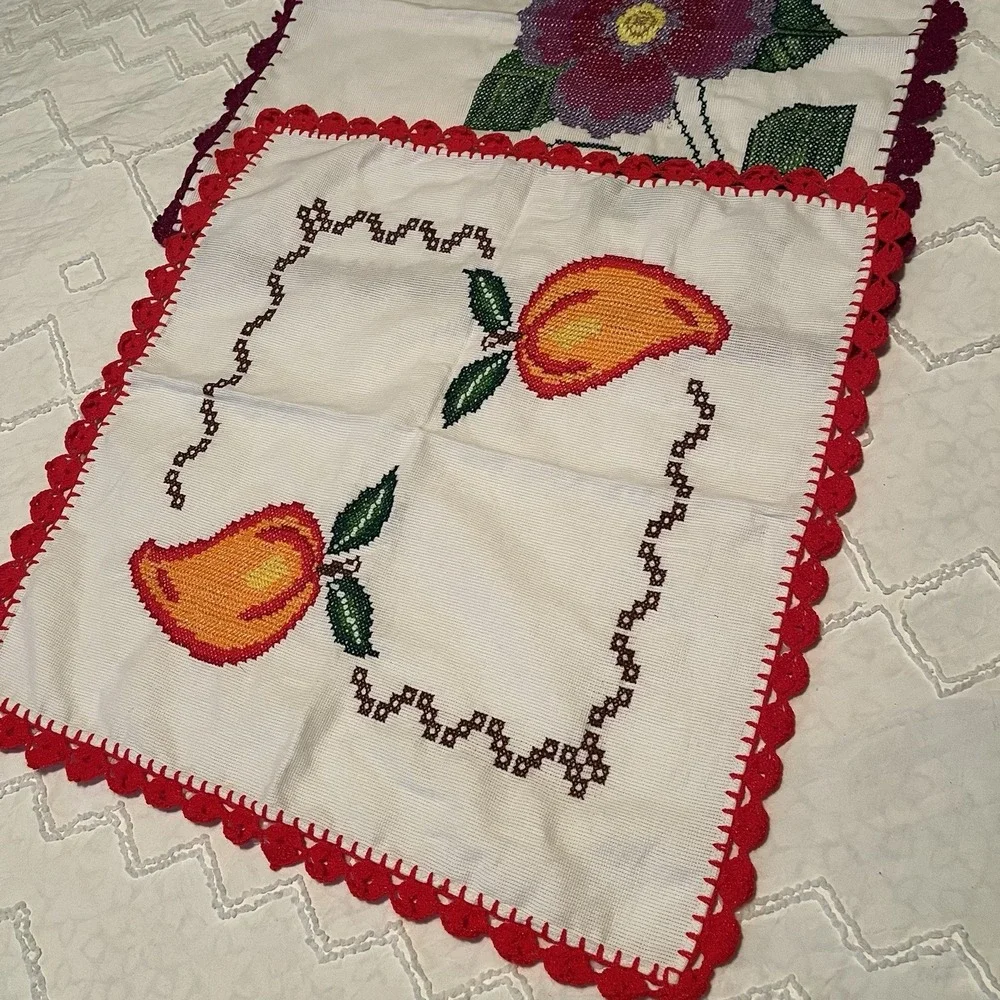 VTG  Needlepoint Tea Towels Set Of 2 Crochet‎ Trim Farmhouse Chic Handmade Decor